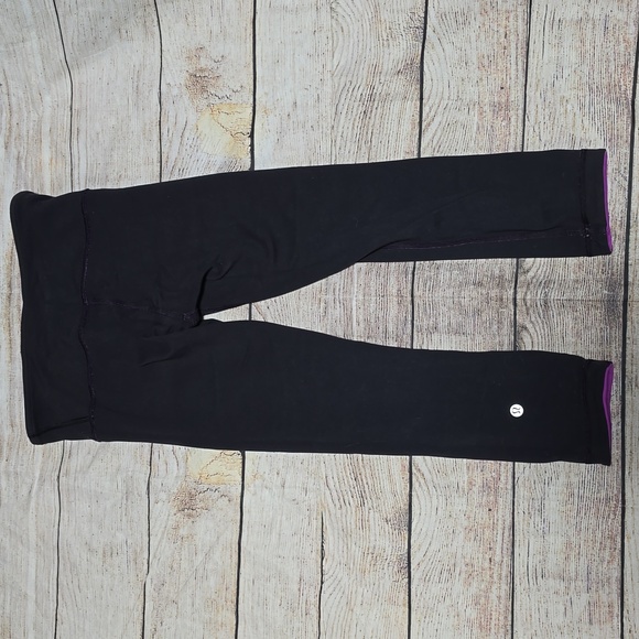 Lululemon Wunder Under Crop *ReversibleTender Violet / Black 19" size 4 - Picture 3 of 9